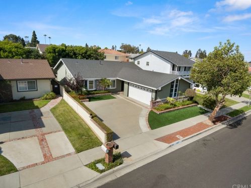 4865 Hazelnut Ave, Seal Beach CA  90740-3018 exterior