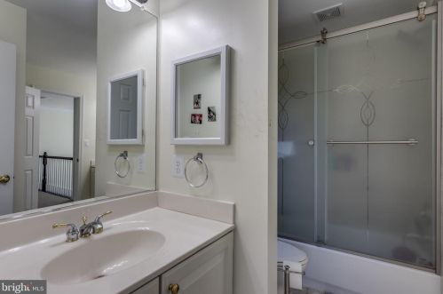 5800 Serengeti Ct, Haymarket VA  20169-3200 exterior