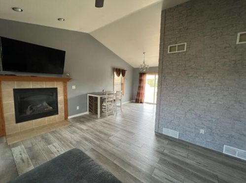 348 Woodridge Pl, Manitowoc WI  54220-7169 exterior