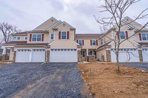 889 Iron Ln, Easton, PA 18040-7205