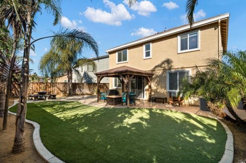 7018 Westminster Ct, Vacaville CA  95687-8254 exterior