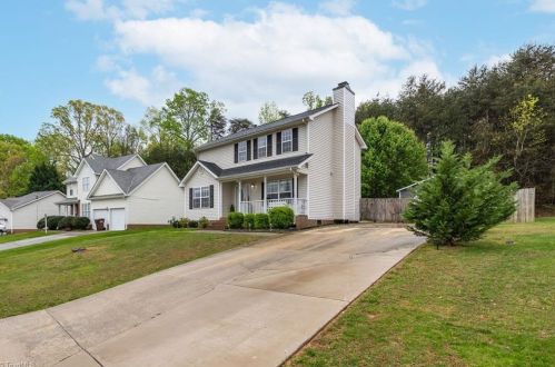 4102 Landerwood Dr, Greensboro, NC 27405-9470