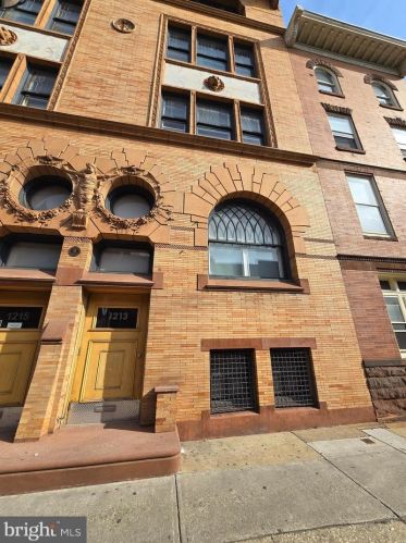 1213 Locust St, Philadelphia PA  19107-5409 exterior