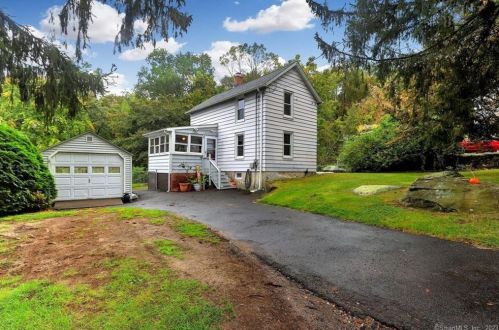 1 Hunters Ln, Ansonia, CT 06401-2021