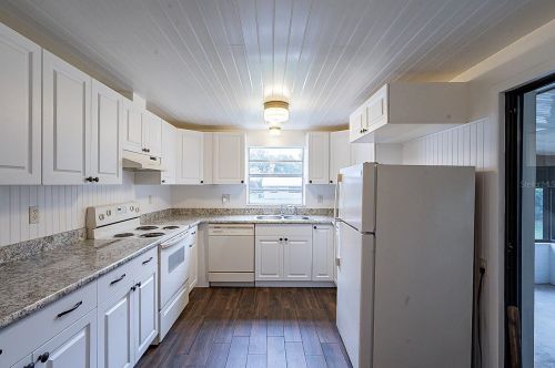 142 Lakewood Dr, De Bary, FL 32713-2929