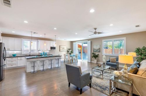 1106 Sprig Way, Gilroy CA  95020-8113 exterior