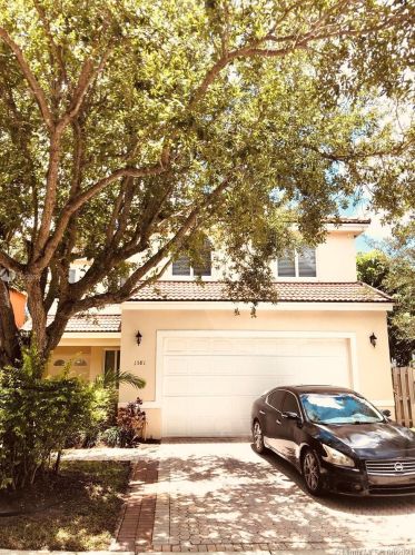1581 106th Ave, Hollywood FL  33025-4776 exterior