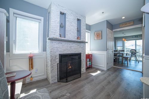 695 9th St, North Lindenhurst NY  11757-5543 exterior