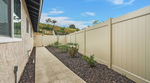 436 Victoria Pl, Vista CA  92084-4427 exterior