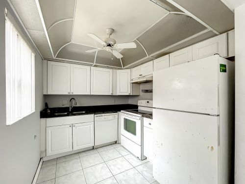 628 Saxony, Delray Beach FL  33446-1056 exterior