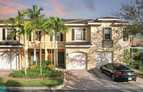 2 Largo Way, Boynton Beach, FL 33426-6594