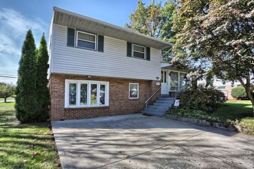 134 Winston Dr, Navy Sup Dpt, PA 17055-3530