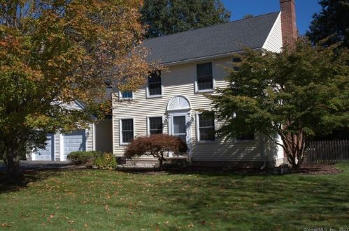 53 Bentley Dr, Manchester, CT 06042-8511