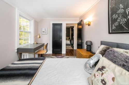 77 Kewanee Rd, New Rochelle NY  10804-1301 exterior