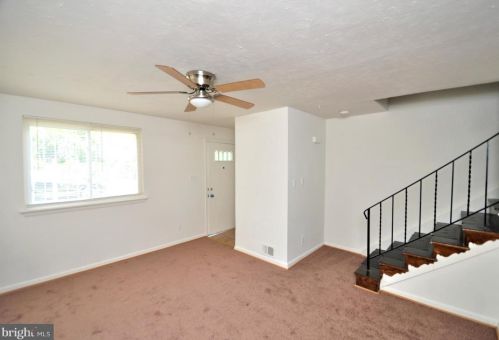 4609 Grant St, Washington, DC 20019-4741