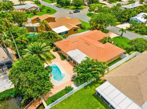 12050 4 St, Saint Petersburg FL  33706-4426 exterior