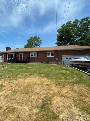 21 Wentworth St, Milford CT  06461-2352 exterior