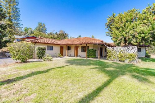 1649 Foothill Dr, Vista, CA 92084-4711