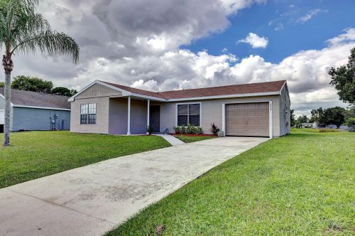 229 Kimball Cir, Fort Pierce, FL 34953-6216