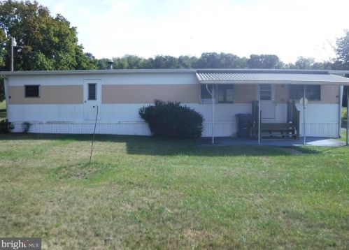 709 Sandbank Rd, Mount Holly Springs, PA 17065-1140