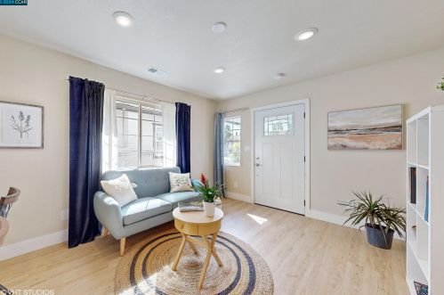 5054 Congress Ave, Oakland CA  94601-5402 exterior