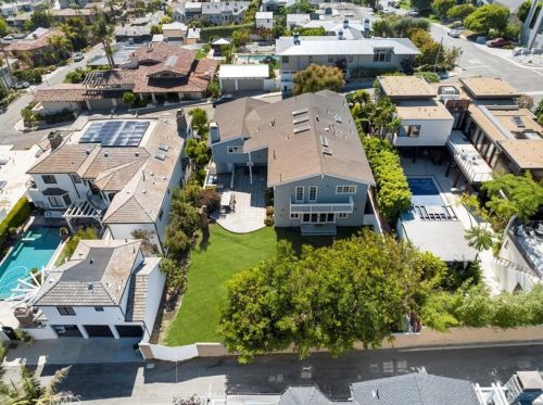 700 John St, Manhattan Beach CA  90266-5838 exterior