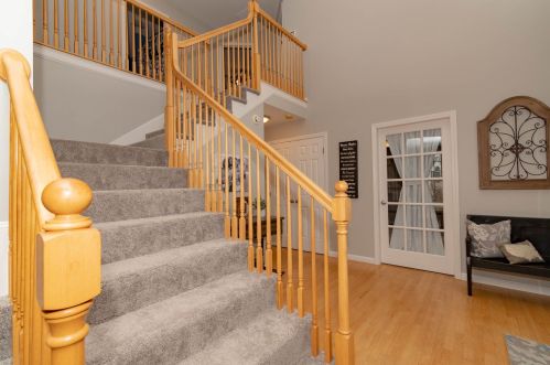 59 Lisa Dr, Goffstown NH  03045-2833 exterior