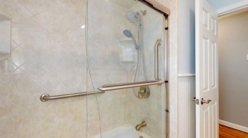 13 Larchmont Dr, Coventry RI exterior