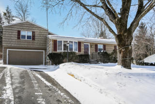 33 Midway Dr, Bethel CT  06801-2244 exterior