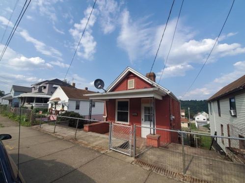 1206 Lower Meadow Ave, North Charleroi PA  15022-2034 exterior