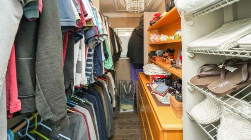 18 Drew Dr, Eastport NY  11941-1335 exterior