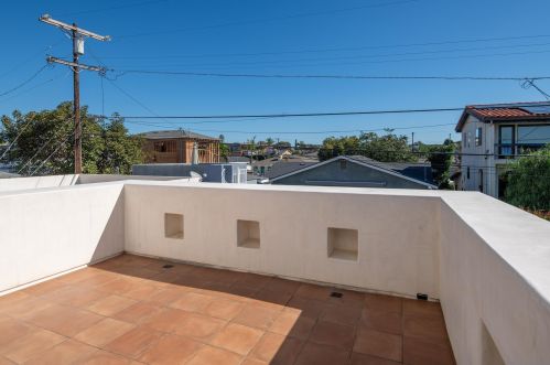 3535 Riviera Dr, San Diego CA 92109-6641 exterior