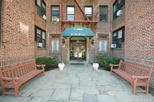 8384 116th St, Jamaica, NY 11418-3470