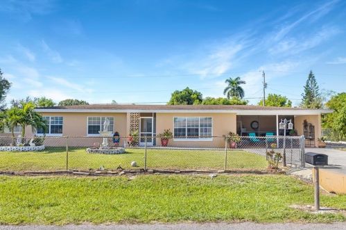 300 Oregon Rd, Lehigh Acres, FL 33936-6245