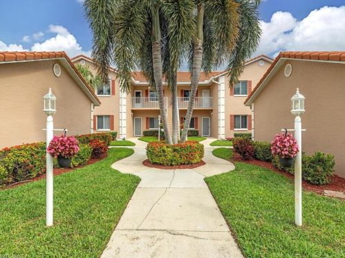 700 Saratoga Cir, Naples FL  34104-8759 exterior