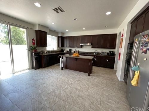 6831 Piedmont St, Chino CA  91710-1315 exterior