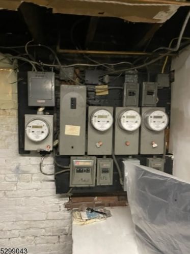 242 Clifton Ave, Newark NJ  07104-1907 exterior