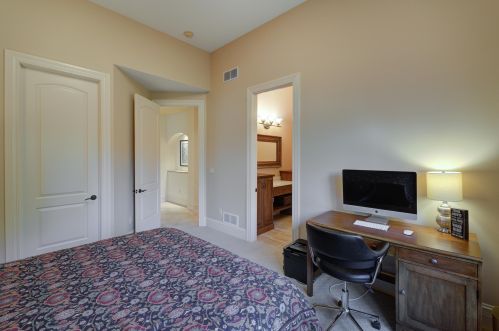 1410 Bristlecone Dr, Chenequa WI  53029-8653 exterior