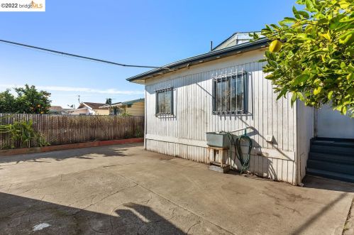 2368 Bartlett St, Oakland CA 94601-3213 exterior