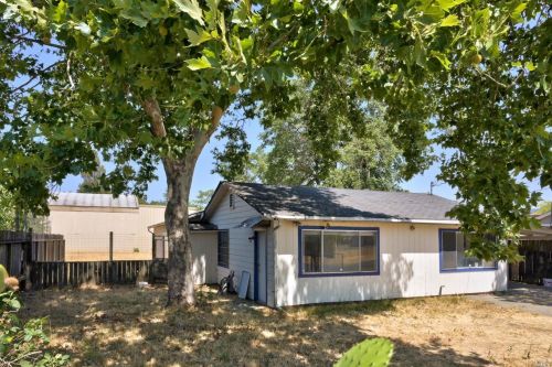160 Thomas St, Ukiah CA  95482-5822 exterior