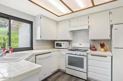 525 Dorado Ct, Calabasas CA  91377-3850 exterior