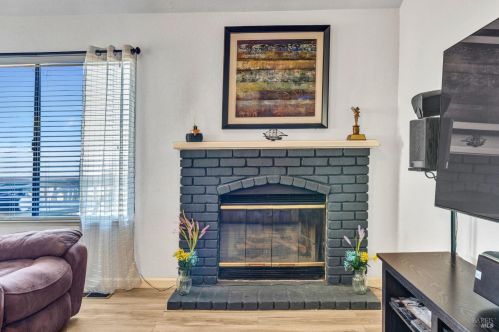 301 Rosemarie Pl, West Pittsburg CA  94565-6705 exterior