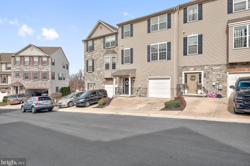 9 Indiana Cir, Lemoyne, PA 17043-1174