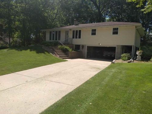 2771 Whippoorwill Dr, Green Bay, WI 54304-1323