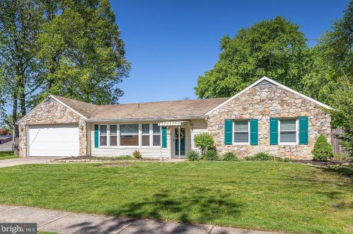 265 Warren Ave, West Deptford, NJ 08086-9501