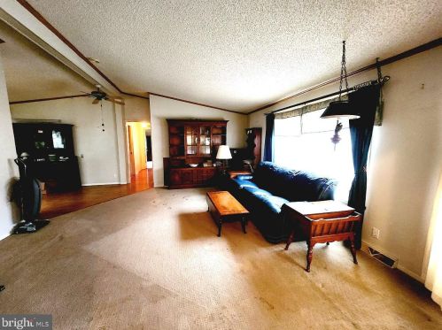 200 Chatham Ct, Souderton, PA 18964-2809