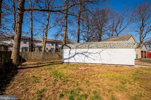 2 Robert Rd, New Castle DE  19720-3925 exterior