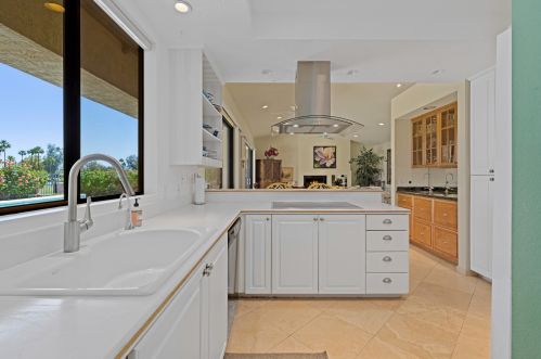 10111 Lakeview Dr, Rancho Mirage CA  92270-1474 exterior