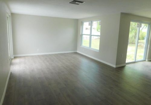 10309 Amadeus Dr, Port Richey, FL 34668-3202