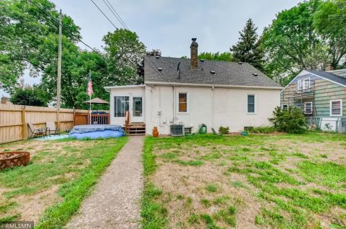 857 4th Ave, South Saint Paul MN  55075-3011 exterior